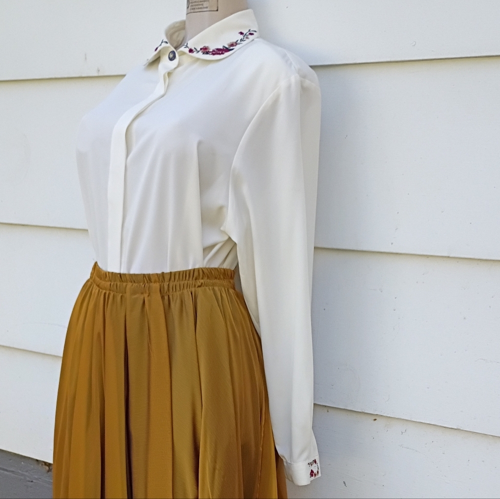 Vintage Floral Embroidery Button Up